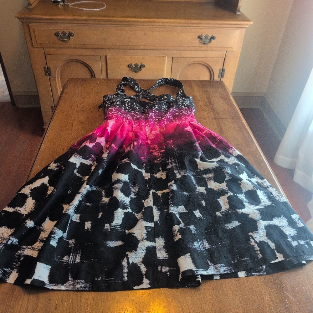 Calvin Klein Woman's Size 6 Dress - Picture 4 of 5